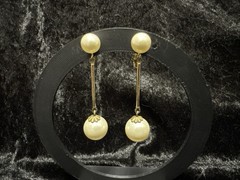 Vintage Marvella Imitation Pearl Dangle Screw-Back Earrings Gold White Round