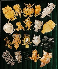 Lot of 20 Owl Brooches Mixed Styles Rhinestone Enamel Pearl Animal Pins Jewelry