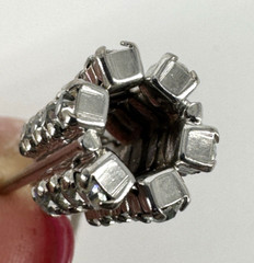 Vtg Screw Back Wishing Well Clear Rhinestone Dangle Jewelry Earrings 1.5″
