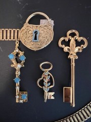 VTG NWT CORO BOOKCHAIN LOCK & KEY BELT + 2 KEY BROOCHES, 1 STERLING BOOK PIECE!