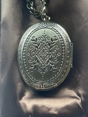 Yesterdays Treasures 2.2″ Oval Locket 28″ Necklace Rose Flower Mother’s Day Gift