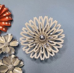 Vintage Enamel Metal Flower Brooch Lot of 7 Pcs, 1 Pair Matching Earrings