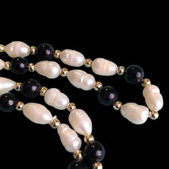 Vintage Classic Black Agate Stone & White Pearl Beaded Necklace 32in