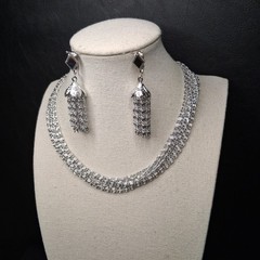 Vintage SARAH COVENTRY Multiple Chain Necklace & Clip On Earrings. 17.100