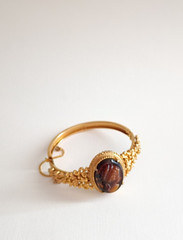 Vtg 70s FLORENZA Cameo Articulated Goldtone Clamper Bangle Bracelet Jewelry