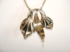 Vintage 25.3g Sterling Silver LARGE 2.5″ Calla Lily Lilies Necklace 15.5″