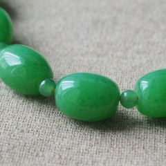 Vintage Green Glass Oval Bead Necklace 44cm 17.3 in Faux Jade Stone Jewelry