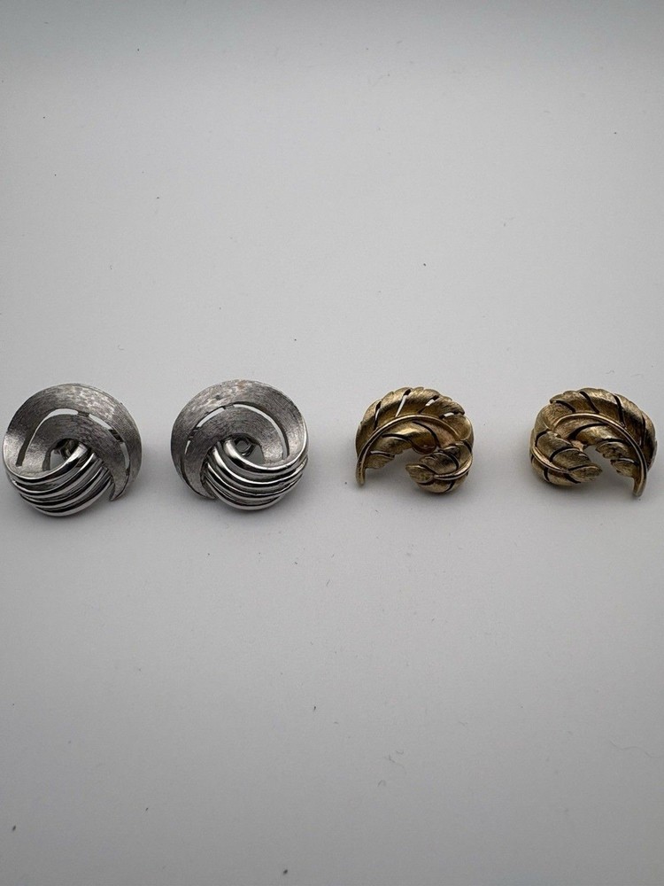 Beautiful Vintage Trifari Gold And Silver Tone Clip On Earrings – Set Of 2