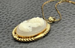 Vintage Victorian Revival Lady Cameo Pendant Gold Plated 23” Chain Necklace