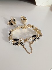 Vintage 1940s – 1960s Black & Gold Enamel Bracelet & Clip On Earrings.