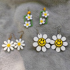 Vintage Daisy White And Yellow Jewelry Lot Of 5 Avon And Unbranded READ