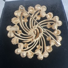 Crown Trifari MCM Brooch Gold Tone & Red Rhinestone Swirl Signed (1955-1969) EUC