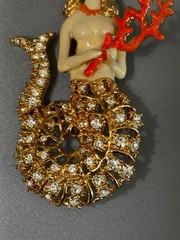 Hutton Wilkinson Mermaid Brooch Swarovski Crystal Red Coral Crown 3″ 1990s Signe