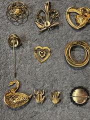 Vintage Brooch Lot Of 21 Brands Are Avon And Unbranded Sizes Range From 1 To 4in