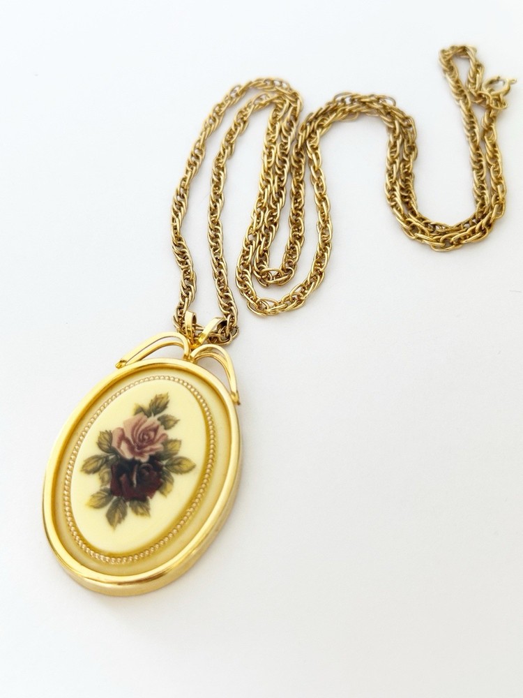 Vintage 23″ Gold Tone Victorian Revival Floral Pendant Necklace Garden Party