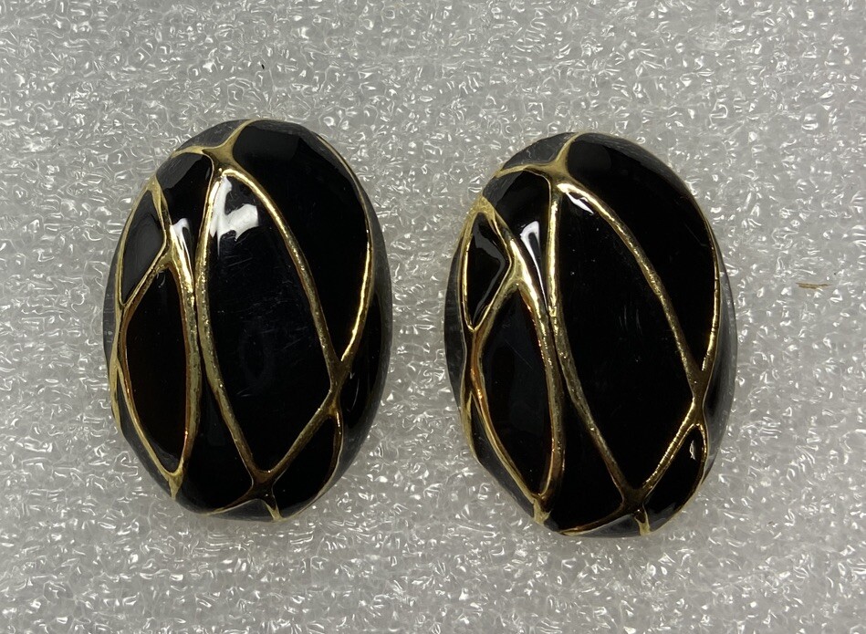 Vintage Large 1.5” Oval Black Enamel Gold Tone Post Earrings For Pierced Ears vg