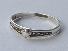 Vintage ring sterling silver 925 Size 7 Wt 1.03g Ukrainian Dainty Flower Band