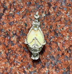 Vintage Selro Selini Asian Goddess Face Pendant Pen Mother of Pearl 1950s WORKS
