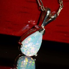 14k y/gold pendant 0.30ct natural Australian fiery opal solitaire 0.80gr N3744