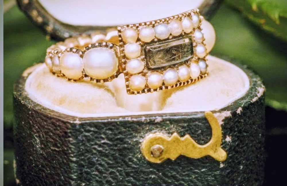 1820’s GEORGIAN 15K Gold/Seed Pearl Surround Mourning Hair Ring Sz 6.5