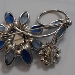 Vtg Flower Brooch Silver Tone Blue Rhinestone Mid Century Marquise Pin 2×1.5″