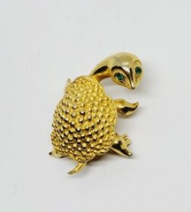 TURTLE Brooch Textured Gold Tone Rhinestone Eyes Vintage Signed Lind-Gal