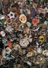 1 Pound Jewelry Costume Vintage Mix LBS necklaces bracelets pins rings etc lbs