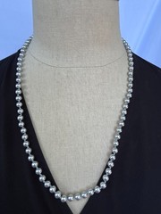 VINTAGE MONET 24″ GRAY FAUX PEARL HAND-KNOTTED MATINEE NECKLACE