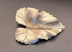 Vintage Judy Lee Brooch Pin Brushed Gold Tone Textured Leaf With Rhinestones