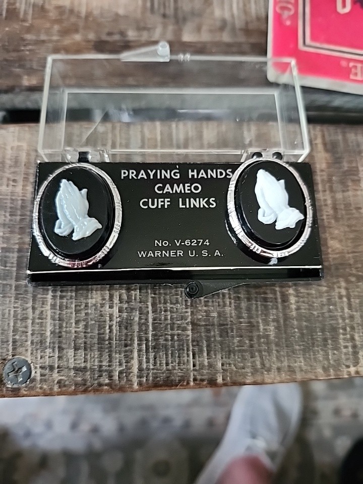 Cameo Praying Hands Cuff Links Still In Original Packaging Never Been Used