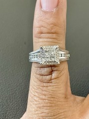 14KT White Gold 0.68CTW Diamond Engagement Ring . Size 5.25 )B67)