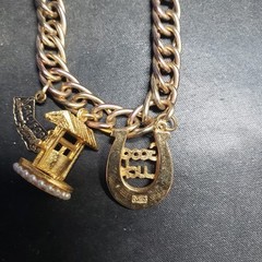 Gold Toned Metal Gold Luck Horse Shoe Wishing Well CA Charm Bracelet Jewelry vtg