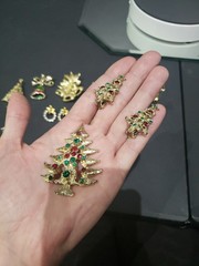 14 pc lot vtg jewelry Brooches pins earrings Christmas Trees wreath rhinestones
