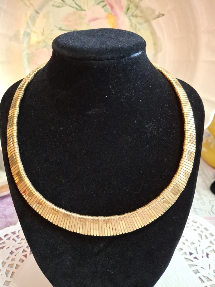 Vintage 16″ signed TRIFARI Necklace Choker Signed Brush & Satin Gold Tone