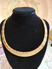 Vintage 16″ signed TRIFARI Necklace Choker Signed Brush & Satin Gold Tone