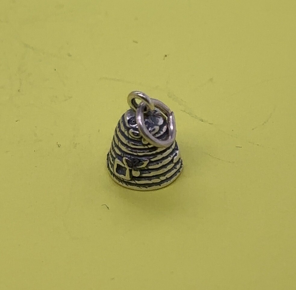 Shube’s Dakota West Sterling Silver Bee 🐝 Hive Charm 1.50g