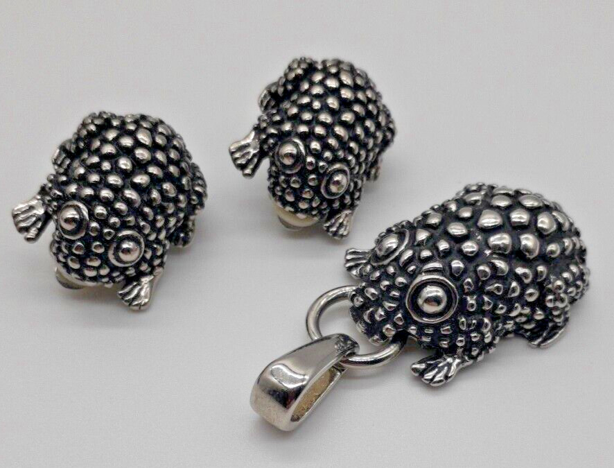VTG Modernest Hob Nail Silver Alloy Textured Frog Clip-on Earrings & Pendent Set