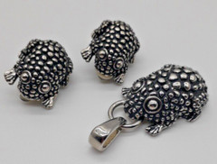 VTG Modernest Hob Nail Silver Alloy Textured Frog Clip-on Earrings & Pendent Set