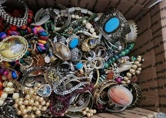 1 Pound Jewelry Costume Vintage Mix LBS necklaces bracelets pins rings etc lbs