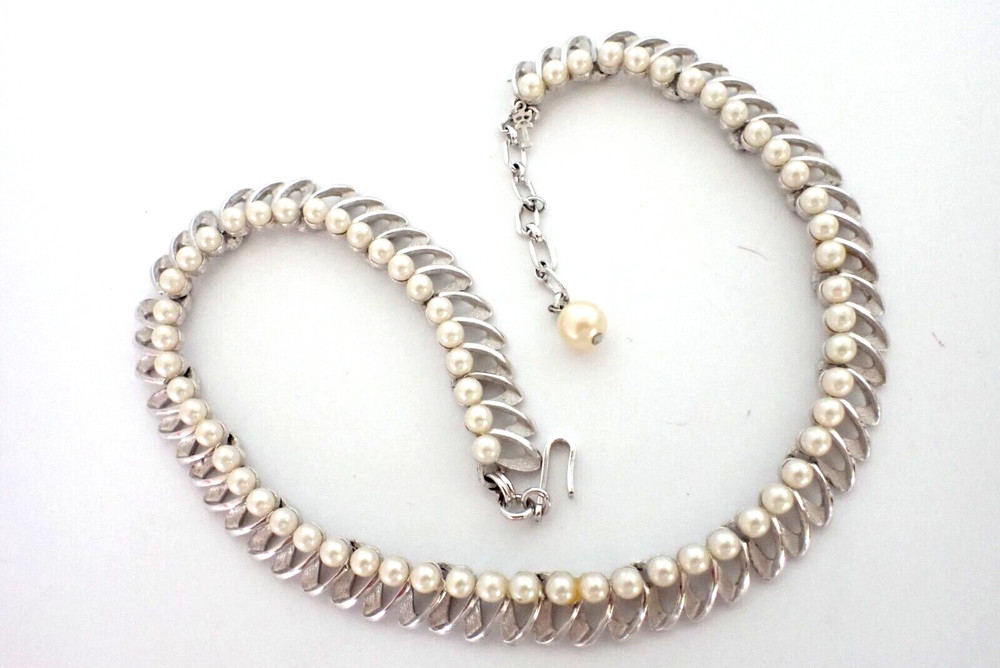 Vintage 1960s Trifari Faux Pearl Necklace Chocker Silver Plated Metal