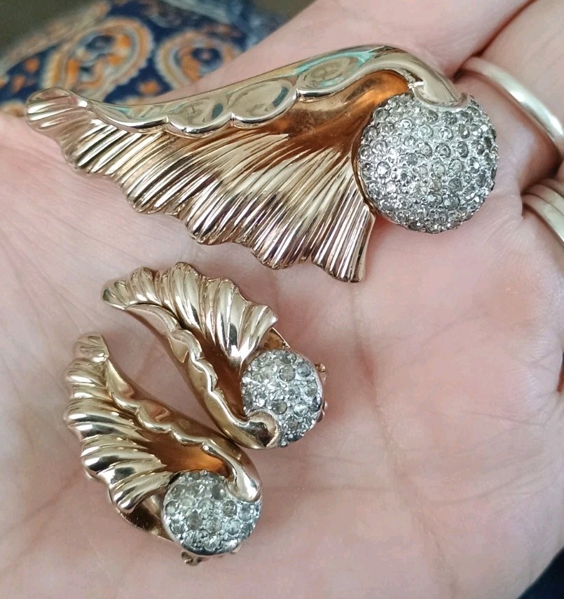 Vintage 1950s Hollywood Regency Jomaz Brooch Clip-on Earring Set Signed Sparkly