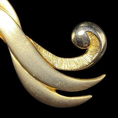 Vintage Tona Brooch Matte Shiny Goldtone Swirl 3-1/8″ Long