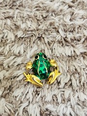 AAI Green Enamel Gold Tone Frog Brooch Pin Vintage Signed