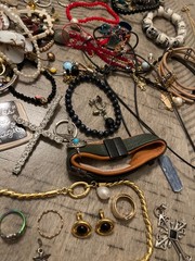 Vintage jewelry lot eclectic mix silver tone gold tone & more 051026@