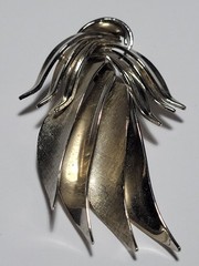 Vintage Silvertone Leaves Foliage Flame 3D Brooch Mid Century Fashion Jewelry