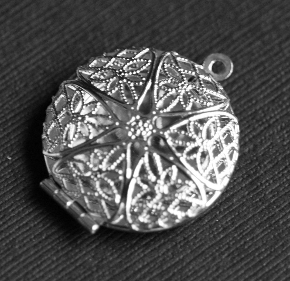 5 Silver Plated Filigree Locket Charm Pendants 27x32mm