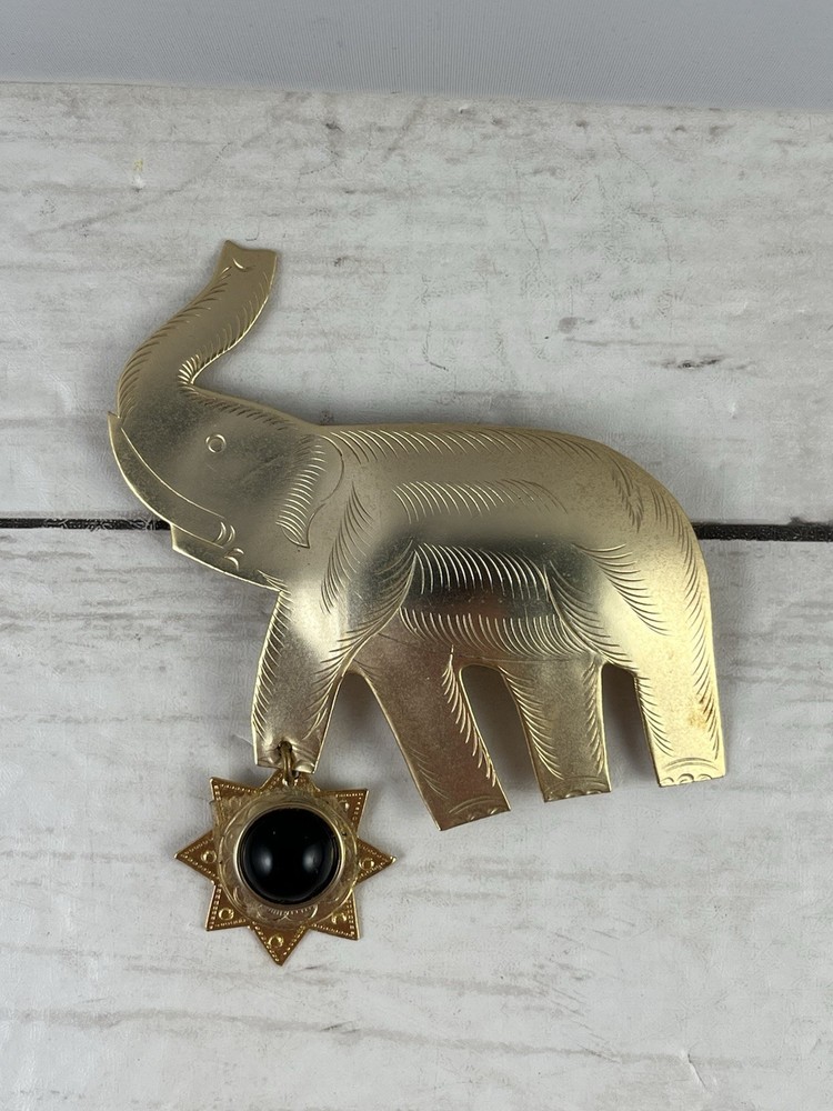 Vintage Elephant Onyx Brooch Pin Hand Etched Gold Tone Metal
