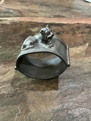 1976 Metropolitan Museum of Art Pewter Hinged LION Cuff EGYPTIAN REVIVAL COOL❤️