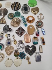 Vtg Pendants Charms Huge Lot Of 100+ Natural Stones Shells Glass Rhinestone