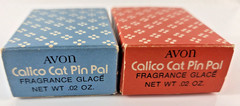 Vintage 70’s Avon Fragrance Glace Pin Pal Blue & Red Calico Cat NEW w/Box